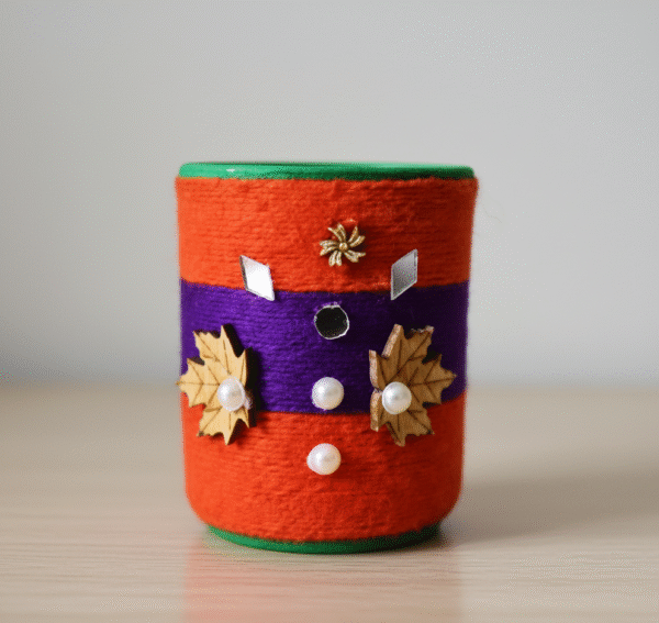 Clay pen vase with beautiful artwork - Image 2