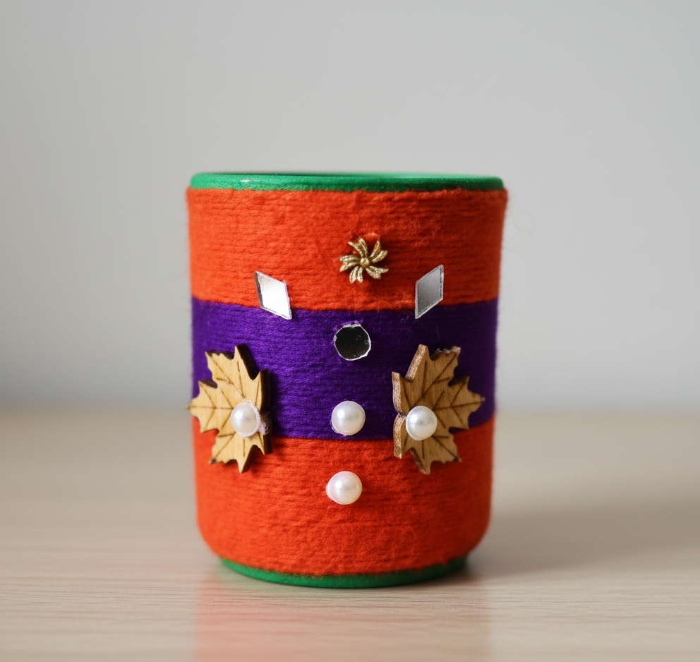 Clay pen vase with beautiful artwork - Image 2